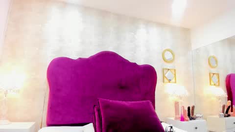 Luciana online show from November 24, 2025, 8:19 pm