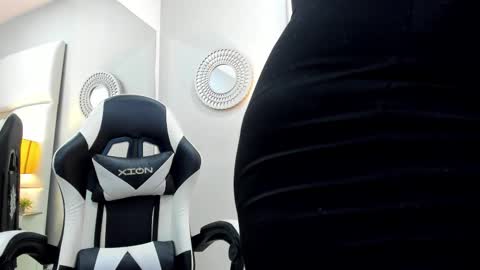 Luciana online show from December 14, 2025, 1:27 pm