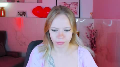 Snapshot of sweet_lucile chatting on February 11, 2026, 6:07 am Lucy online show from February 11, 2026, 6:07 am