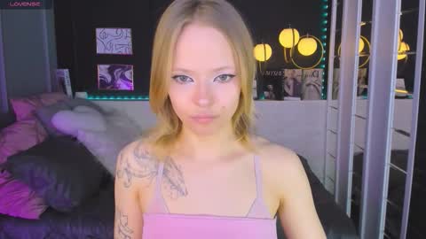 Snapshot of sweet_lucile chatting on March 8, 2026, 1:59 pm Lucy online show from March 8, 2026, 1:59 pm