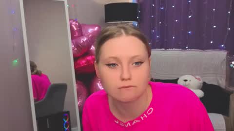 Snapshot of sweet_m1la chatting on February 14, 2026, 11:51 am Mikki online show from February 14, 2026, 11:51 am