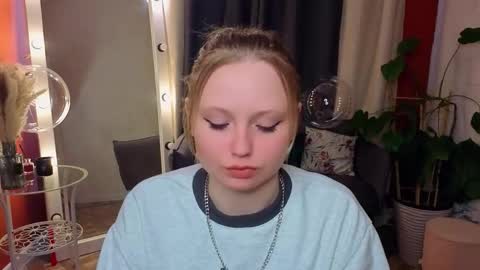 Snapshot of sweet_m1la chatting on February 25, 2026, 10:36 am Mikki online show from February 25, 2026, 10:36 am