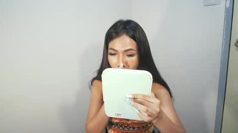 Maleia online show from December 4, 2025, 9:12 pm