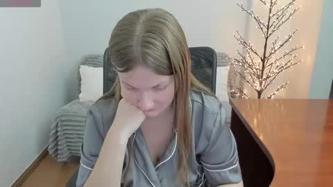 Snapshot of sweet_melody_of_ur_heart chatting on December 23, 2025, 4:32 am Mila online show from December 23, 2025, 4:32 am