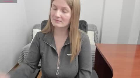 Snapshot of sweet_melody_of_ur_heart chatting on March 6, 2026, 6:37 pm Mila online show from March 6, 2026, 6:37 pm