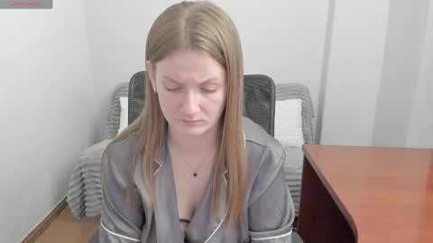 Snapshot of sweet_melody_of_ur_heart chatting on April 21, 2026, 2:51 am Mila online show from April 21, 2026, 2:51 am