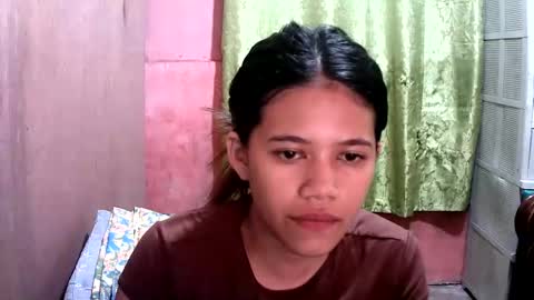 sweet_milkshake2004 online show from October 16, 2025, 1:06 am