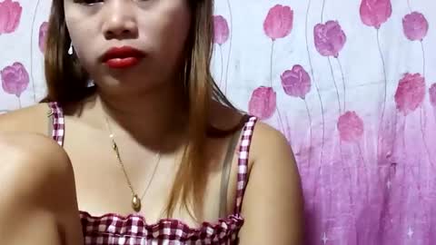 Snapshot of sweet_nina4uxx chatting on February 4, 2026, 11:53 pm Nina online show from February 4, 2026, 11:53 pm