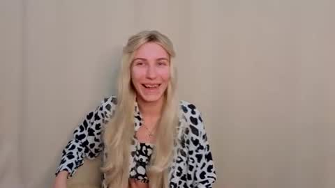 sweet_pixie__ online show from July 14, 2026, 2:27 am
