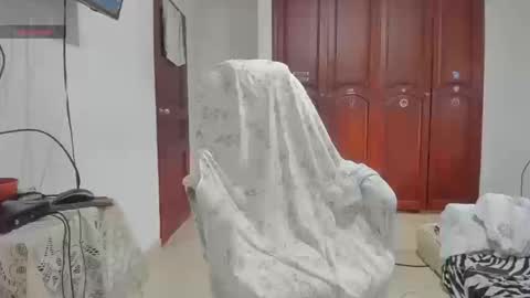 sweet_robyn online show from November 14, 2025, 9:57 pm