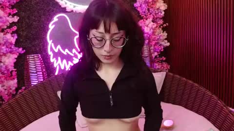 Snapshot of sweet_roxanee chatting on December 17, 2025, 1:06 pm Roxanee online show from December 17, 2025, 1:06 pm