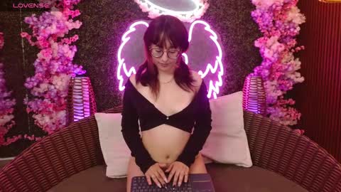 Snapshot of sweet_roxanee chatting on February 10, 2026, 1:15 pm Roxanee online show from February 10, 2026, 1:15 pm