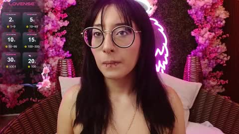 Snapshot of sweet_roxanee chatting on February 23, 2026, 12:57 pm Roxanee online show from February 23, 2026, 12:57 pm