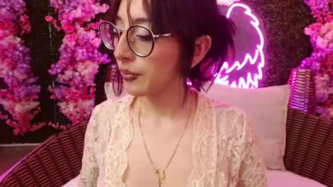 Snapshot of sweet_roxanee chatting on March 12, 2026, 10:49 pm Roxanee online show from March 12, 2026, 10:49 pm