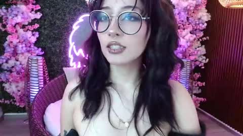 Snapshot of sweet_roxanee chatting on March 27, 2026, 9:25 pm Roxanee online show from March 27, 2026, 9:25 pm
