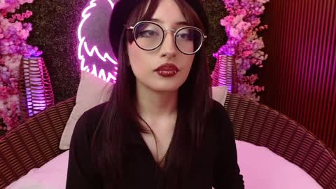 Snapshot of sweet_roxanee chatting on April 12, 2026, 8:25 pm Roxanee online show from April 12, 2026, 8:25 pm