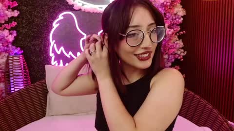 Snapshot of sweet_roxanee chatting on April 13, 2026, 9:20 pm Roxanee online show from April 13, 2026, 9:20 pm