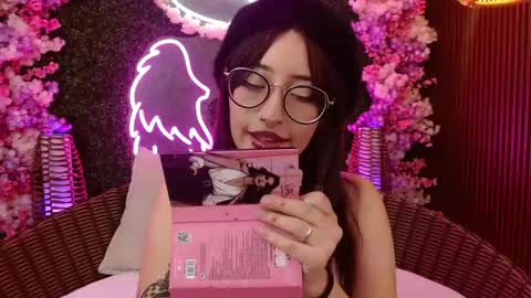 Snapshot of sweet_roxanee chatting on April 14, 2026, 8:37 pm Roxanee online show from April 14, 2026, 8:37 pm