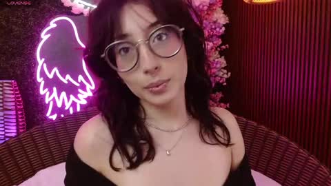 Snapshot of sweet_roxanee chatting on April 25, 2026, 9:01 pm Roxanee online show from April 25, 2026, 9:01 pm