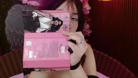 Snapshot of sweet_roxanee chatting on April 29, 2026, 4:27 am Roxanee online show from April 29, 2026, 4:27 am