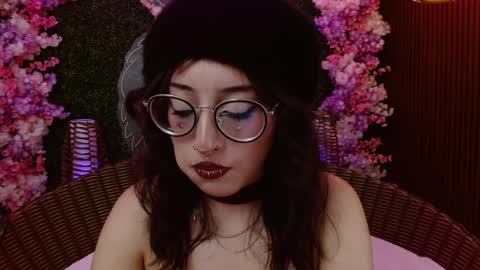 Snapshot of sweet_roxanee chatting on May 2, 2026, 8:58 pm Roxanee online show from May 2, 2026, 8:58 pm