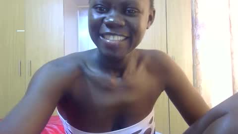 Snapshot of sweet_sharon01 chatting on October 20, 2025, 12:05 pm Sharon online show from October 20, 2025, 12:05 pm