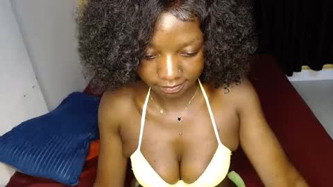 Snapshot of sweet_sherie chatting on November 30, 2025, 2:04 am ellanah Tracie online show from November 30, 2025, 2:04 am