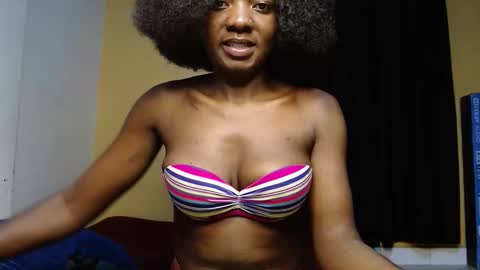 Snapshot of sweet_sherie chatting on January 9, 2026, 12:35 am ellanah Tracie online show from January 9, 2026, 12:35 am