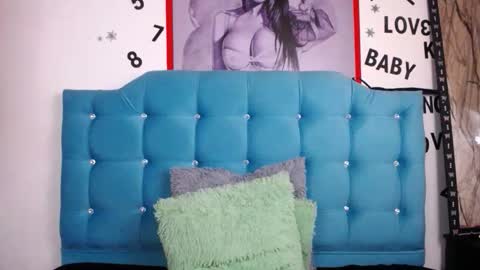 Adriana online show from November 3, 2025, 4:19 pm