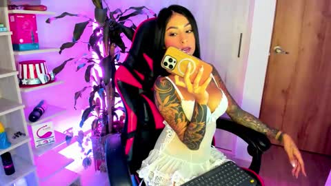 Snapshot of sweet_sophi_ chatting on October 19, 2025, 11:38 pm sophie leone online show from October 19, 2025, 11:38 pm