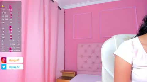 Snapshot of sweet_starxx chatting on September 23, 2025, 7:06 pm Yeileen online show from September 23, 2025, 7:06 pm