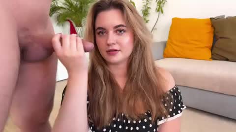 Snapshot of sweet_sugar87 chatting on April 18, 2026, 4:11 pm ViolaandVince online show from April 18, 2026, 4:11 pm