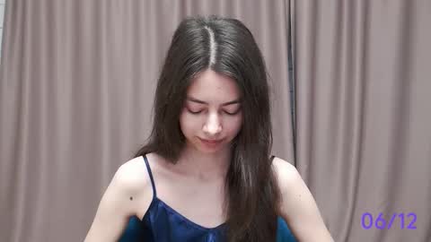 Snapshot of sweet_sweet_angel chatting on December 6, 2024, 11:00 am Angel online show from December 6, 2024, 11:00 am