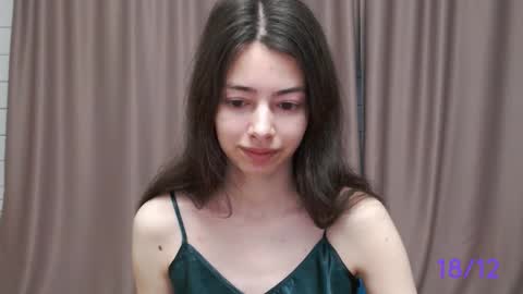 Snapshot of sweet_sweet_angel chatting on December 18, 2024, 10:51 am Angel online show from December 18, 2024, 10:51 am