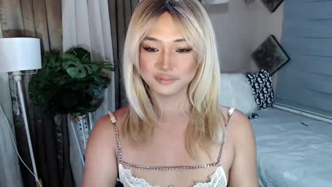 Snapshot of sweet_tenshi chatting on March 2, 2025, 9:42 am tenshi online show from March 2, 2025, 9:42 am