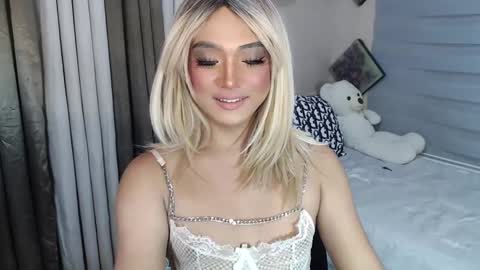 Snapshot of sweet_tenshi chatting on March 5, 2025, 4:35 pm tenshi online show from March 5, 2025, 4:35 pm