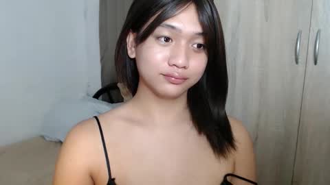 Snapshot of sweet_tenshi chatting on February 6, 2026, 8:01 pm tenshi online show from February 6, 2026, 8:01 pm