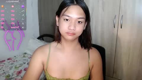 Snapshot of sweet_tenshi chatting on March 4, 2026, 9:26 am tenshi online show from March 4, 2026, 9:26 am