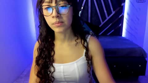 Snapshot of sweet_venus4 chatting on January 7, 2025, 6:35 pm sweet_venus4 online show from January 7, 2025, 6:35 pm