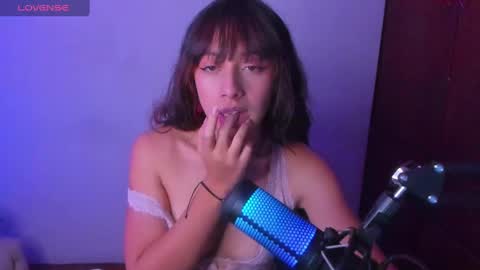 Snapshot of sweet_venus4 chatting on March 5, 2025, 5:29 pm sweet_venus4 online show from March 5, 2025, 5:29 pm