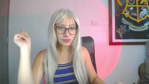 Snapshot of sweet_venus4 chatting on December 15, 2025, 3:38 pm sweet_venus4 online show from December 15, 2025, 3:38 pm