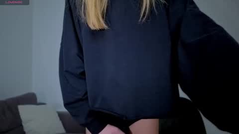 Snapshot of sweet_zz_gold chatting on February 27, 2026, 6:30 pm sweet_zz_gold online show from February 27, 2026, 6:30 pm