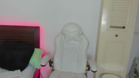 sweetafrican_squirt online show from May 11, 2026, 3:23 am