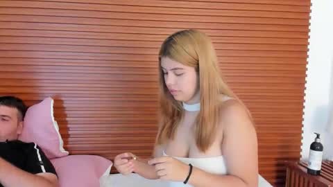 Snapshot of sweetandwilld chatting on April 8, 2026, 10:32 pm sweetandwilld online show from April 8, 2026, 10:32 pm