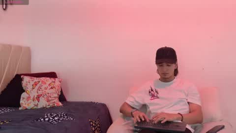 Snapshot of sweetauracouple chatting on May 24, 2026, 12:32 pm sweetauracouple online show from May 24, 2026, 12:32 pm