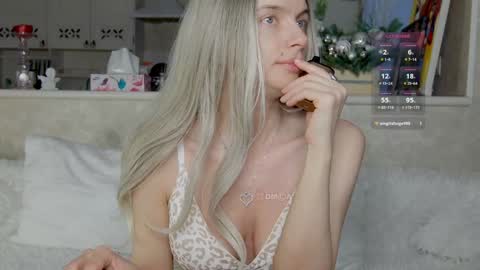 sweetbabyxx2021 online show from December 15, 2024, 4:29 am