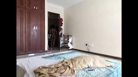 Snapshot of sweetbee018 chatting on October 18, 2025, 9:21 am Lunargirl online show from October 18, 2025, 9:21 am