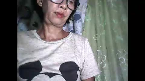 Snapshot of sweetbella24 chatting on December 21, 2025, 12:56 pm im anne online show from December 21, 2025, 12:56 pm