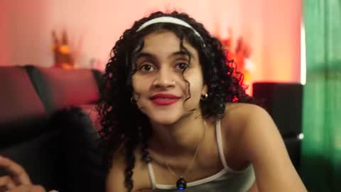 Salom independent model online show from September 15, 2025, 6:52 pm