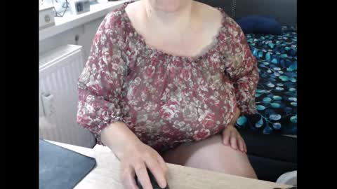 Sweetboobs85h online show from September 14, 2025, 8:13 am